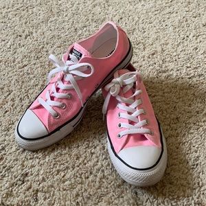 Converse - US size 8 in neon pink